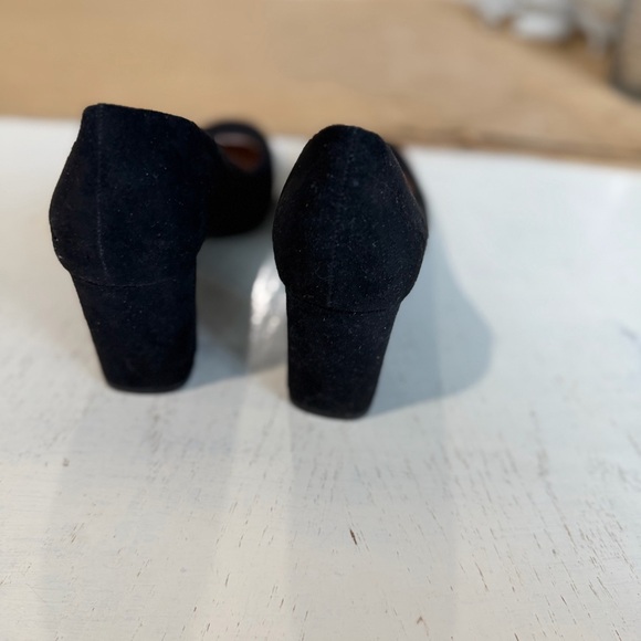 Kelly & Katie Classic Black Heels - Picture 9 of 12